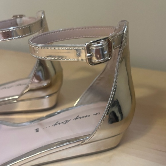 CHAMPAGNE Wedges - Picture 6 of 7